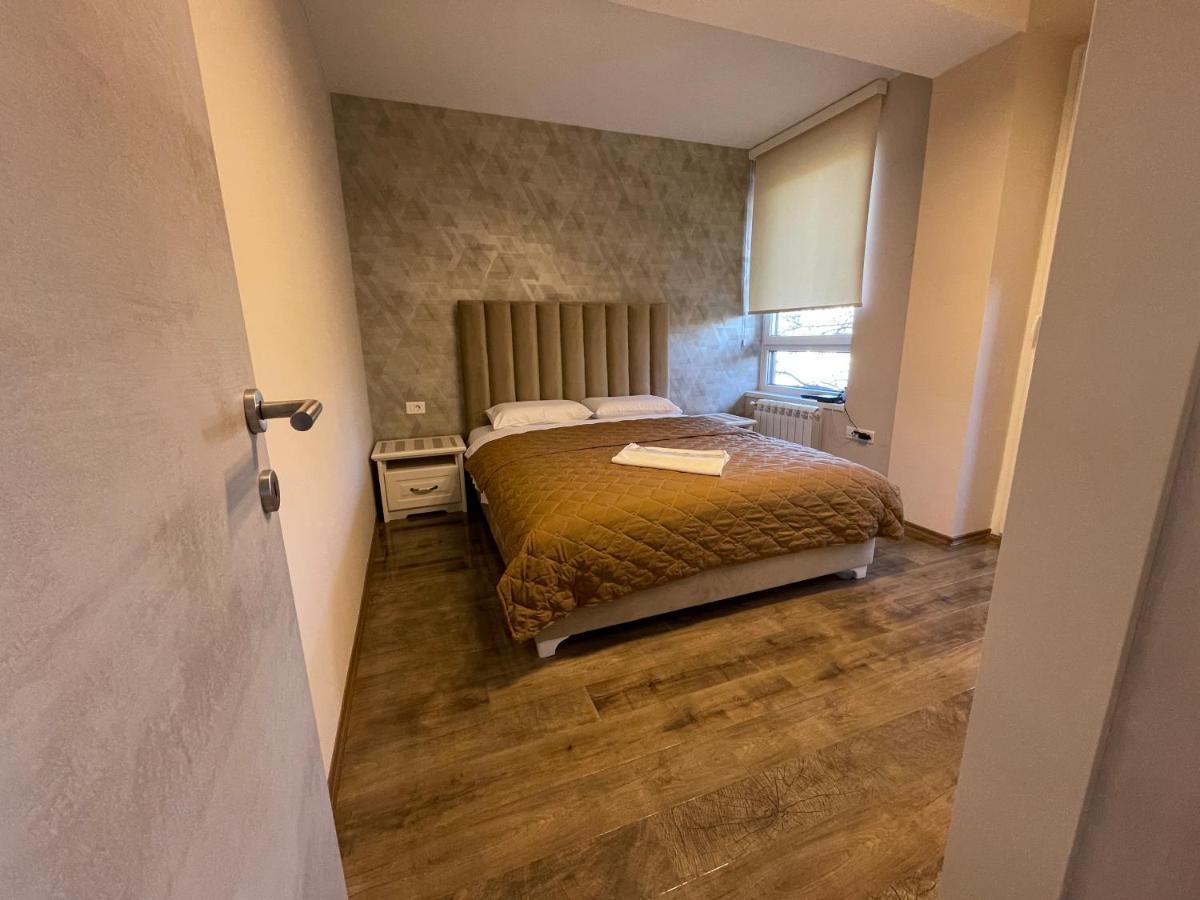 Roosevelt Apartment Skopje Bagian luar foto