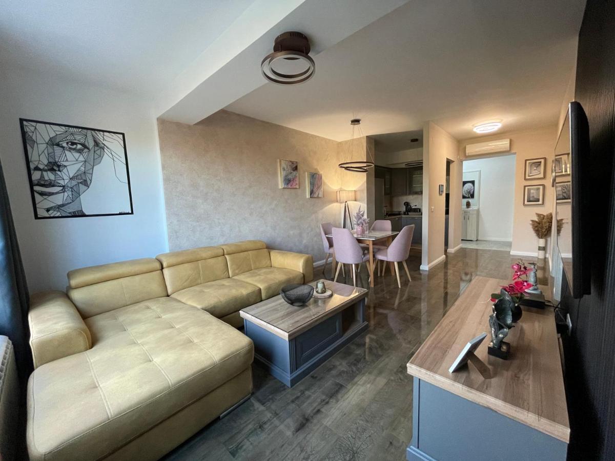 Roosevelt Apartment Skopje Bagian luar foto