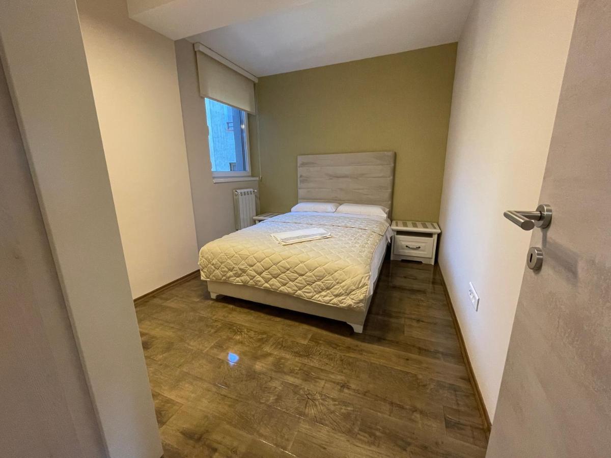 Roosevelt Apartment Skopje Bagian luar foto